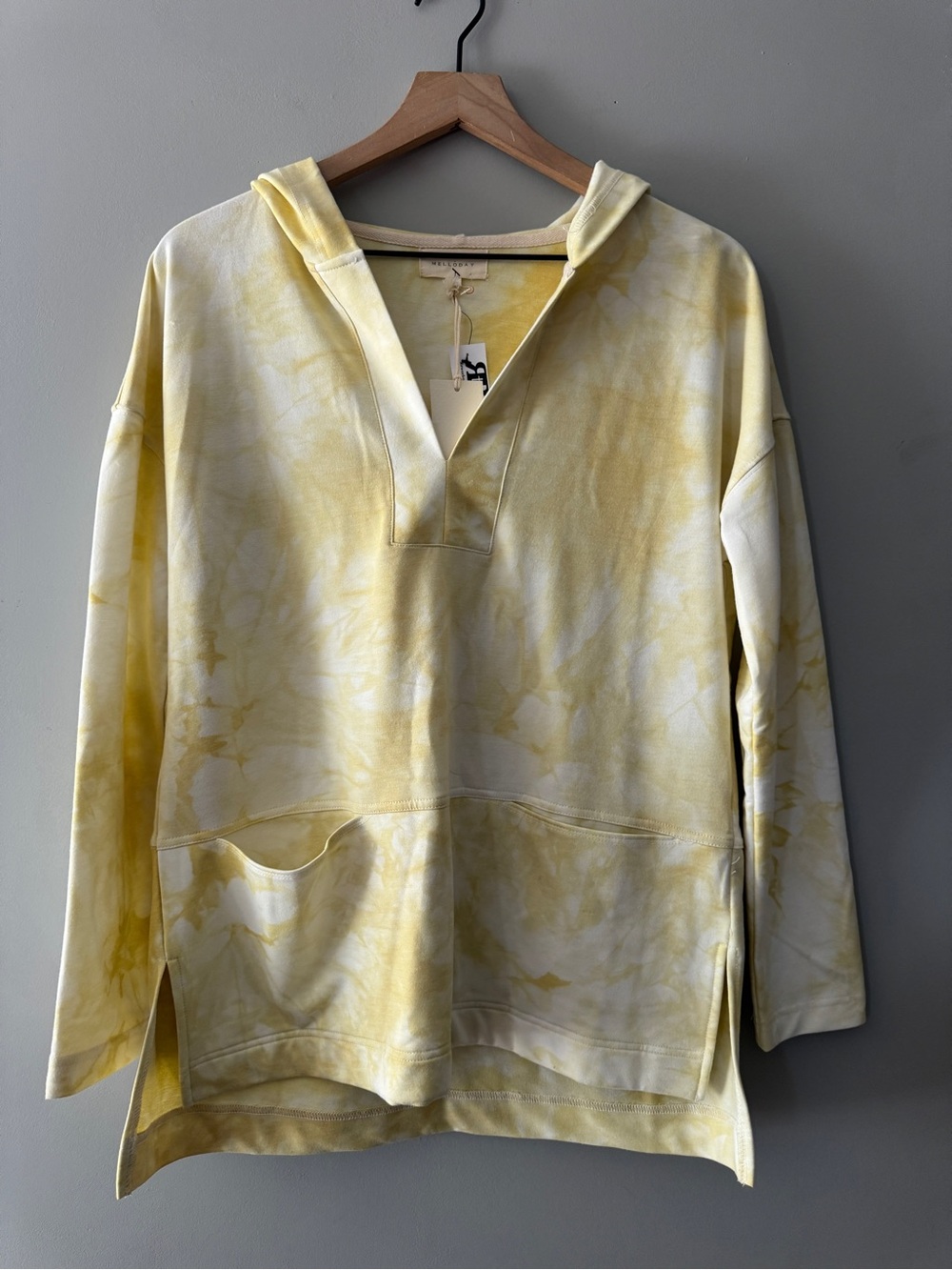 NWT | Melloday | tie dye summer yellow v neck beach hoodie | S